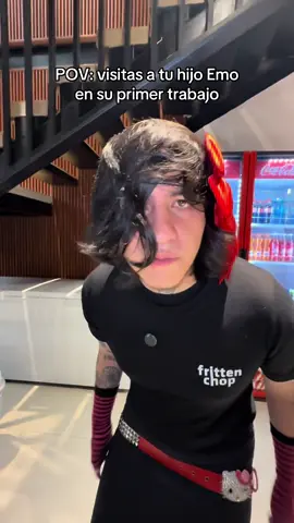 Mi primera chamba en @frittenchop.uio, ya la tienes? 🤨 #humor #comedia #fyp #parodia #jaylarow 