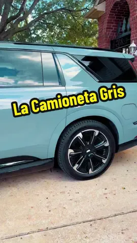 La camioneta gris. 😎 #CadillacEscaladeIQL2026 #ElectricTruck #PremiumSportTruck #fyp #LaCamionetaGris 