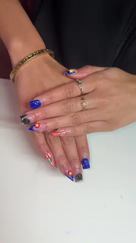 coraline nails 💙💙 BOOK W MY GIRLAA (let her know alyssia sent uuu) 