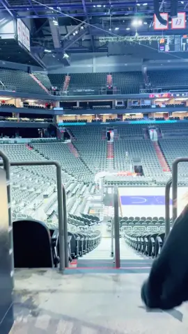 Come along with me to deliver cake pops to our @Phoenix Suns ! What a Blessing!! So honored! Thank you Jesus! Shout out to Megan she’s the best!!! This means so much to me and Deven, given this opportunity and everything that God has blessed me with! I’m just so thankful! My brother is proud! I know he was a big part of this blessing!  #phoenixsuns #cakepops #NBA #basketball #fyp 