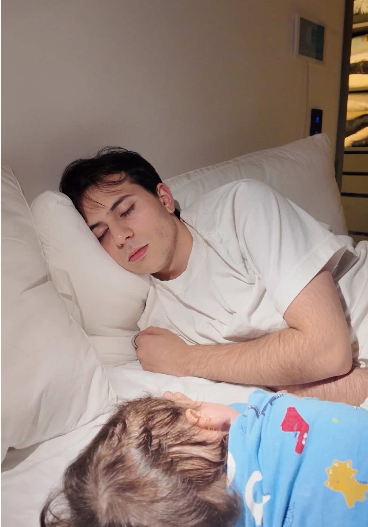 Es mejor enviarle un mensaje por #Biblechat así me escucha jajaja 