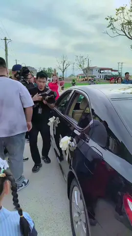 xúc động khoảnh khắc cô dâu bước lên xe hoa về nhà chồng#hoahauvietnam #hoahaudothiha #xuhuongtiktok #thinhhanh 