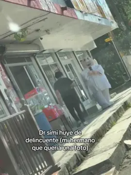 Después bailaron juntos pero no sabemos por qué corrió #risastiktok #drsimi #hermanos 
