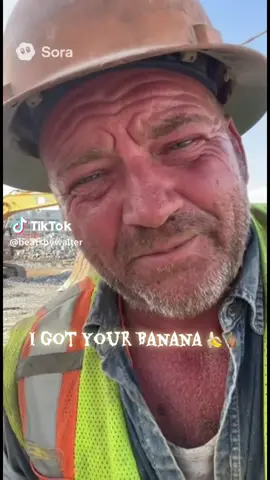 Gorilla loves bananas #gorilla #funnyvideos #fyp #middlefinger #fu 