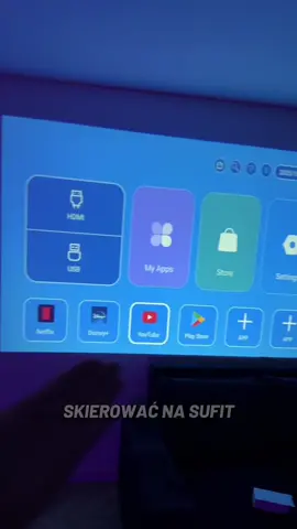 Dziewczyny ja serio myślałam że z tym ściemniają, a to naprawdę robi ekran jak w kinie, ten sprzęt to jest jakiś z kosmosu..