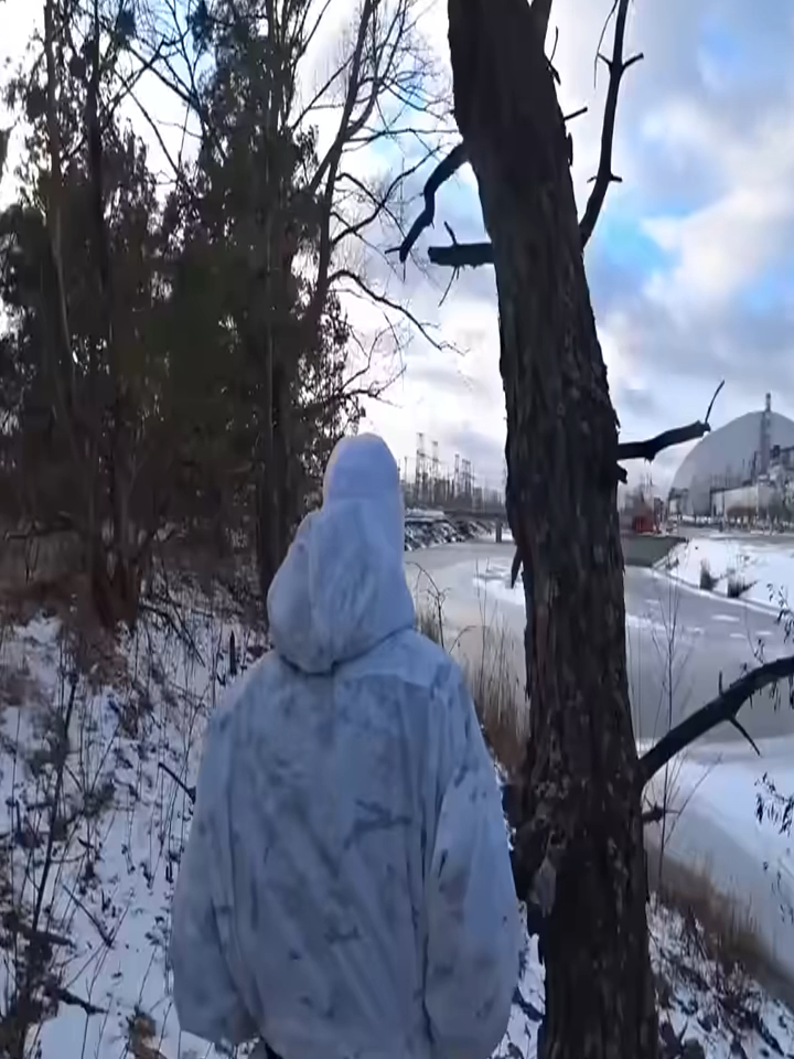 Нашли ТУРБИНУ из Чернобыльской АЭС  Самое ЗАРАЖЕННОЕ место в Зоне  Что случилось с баб Машей -!- - YouTube (1)