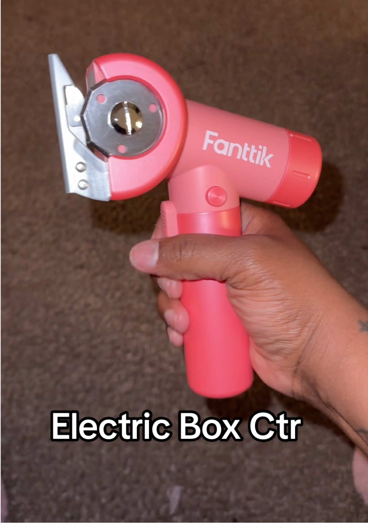 It makes breaking down boxes soo easy! 🍁🍂 #fanttik #tools 