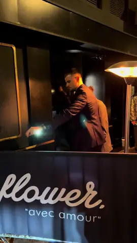 #sarahpaulson looking amazing in #paris 