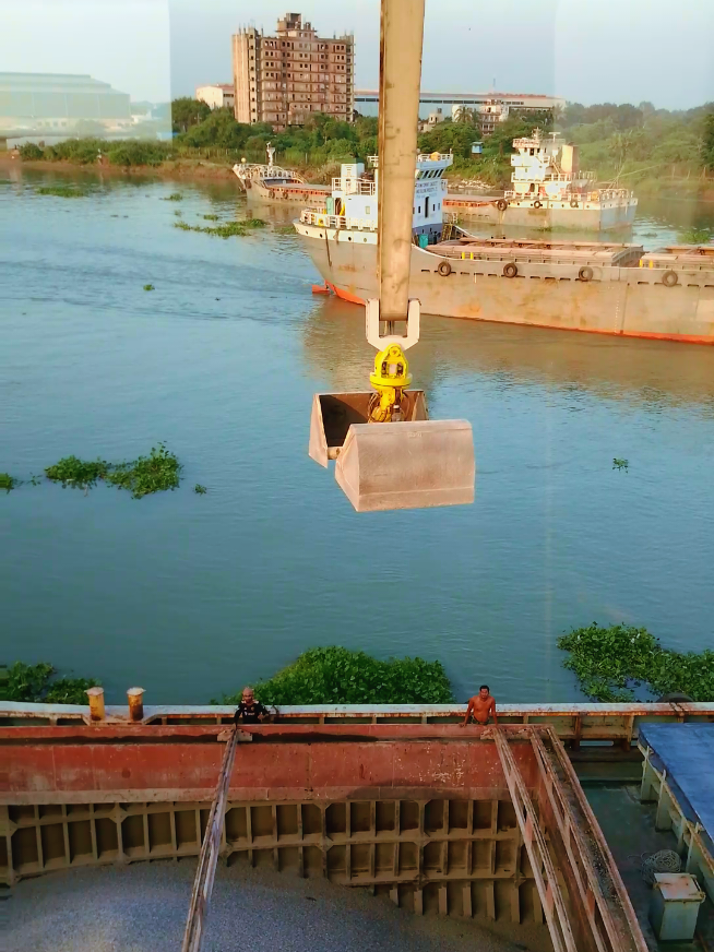 দেখেছো কতটা বেহায়া আমি🥲#tiktok #foryoupage #viralvideo #Ecrane #ট্রাক_লাভার_রা_সারা_দিয়ে_যাও_প্লিজ 