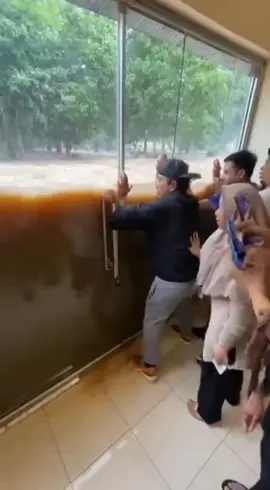 Agak syok masuk kerja #fyo #sawit #karyawan #banjir 