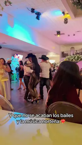 U#y que no se acaben las norteñas 🖤@Conjunto Relincho #bailes #bailesnorteños #bailandoentiktok #norteñas 