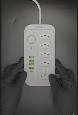 Régua Tomada de Energia Com 5 Tomadas, 4 Portas USB e 1 Porta USB Tipo-C, Filtro de Linha Com Cabo de 2 Metros, Suporte a 110-220V, Potência de 2500W 🔌MÚLTIPLAS ENTRADAS: Régua de energia com 5 tomadas e 4 portas USB para carregar vários dispositivos ao mesmo tempo. 🔌CARGA RÁPIDA: Inclui 1 porta USB tipo C para carregamento rápido de smartphones e tablets compatíveis. 🔌CABO LONGO: Cabo de alimentação de 2 metros para maior alcance e flexibilidade no posicionamento. 🔌ALTA POTÊNCIA: Suporta até 2500W de carga e funciona em tensões entre 110-220V, adequada para uso doméstico e de escritório. 🔌DESIGN MINIMALISTA: Acabamento em branco com design clean e compacto, ideal para qualquer ambiente #tomada #energia #regua Link nos comentários 🤩👇🏻 https://amzn.to/47oiaTP