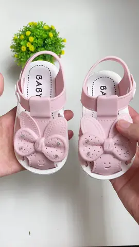 Sandal cho bé gái tập đi chống trơn chống trượt đế, dép tập đi cho bé gái làm bằng cao su non nên rất mềm và êm chân#sandalchobegai #depchobegai #deptapdichobe #mebimsua #mexoaicamreview 