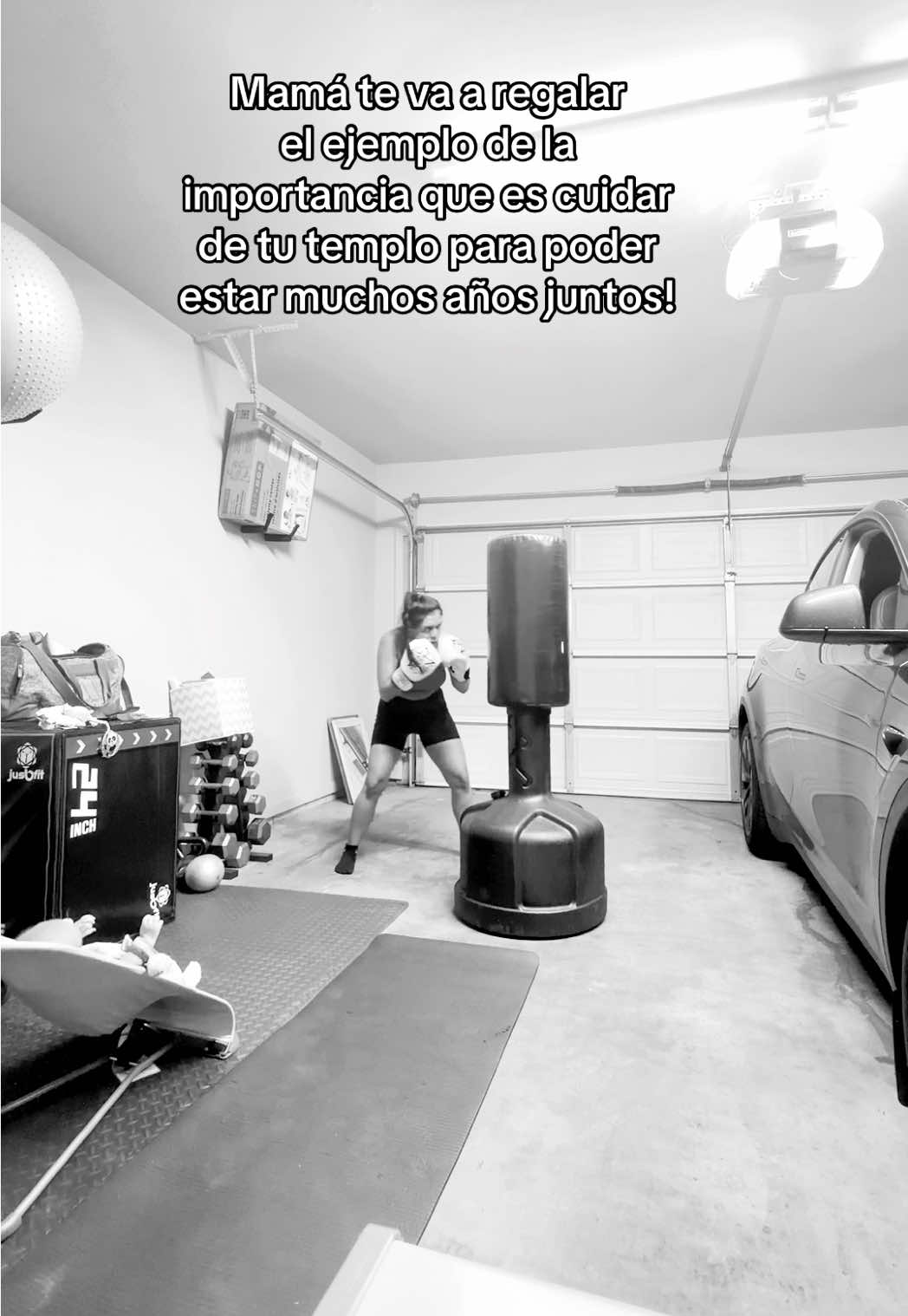 El ejercicio es la mejor medicina y ser tú el ejemplo para esos ojitos que aprenden todo!!!❤️🔥🥊 . . #vidasaludable#postarto#ejercicioparaniños#ejercicioesmedicina#boxeoparamujeres#madreporprimeravez#procesodecuerpo#fyp#selena_fitnessgirl#entrenadoradeboxeo 