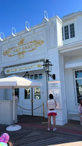 Come with me to the cake bake shop to celebrate a double birthday! 🎂  #birthdaygirl #disneyworld #cafecito #dayinmylife 