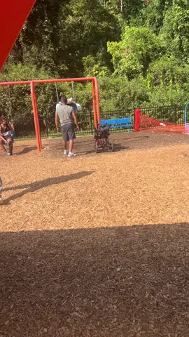 A la princesa le encanta el columpio 🥰❤️ #amoaalguienconmicrocefalia💛🎗 #lamicrocefalianoesunlimite🎗👑 # #maternidaddiferente❤️✨ 