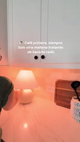 Quién más empieza el día con café y caos? 😅. #diariodemama #mamadetiktok #momlife #morningvibes #latinacontentcreator 