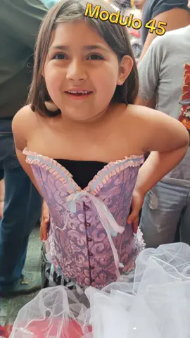Cliente feliz! Por Encontrar su talla  Felicidad en cada cliente Desde una sonrisa hasta un sueño echo realidad para cada niña Modulo 45 piensa en cada uno de nuestros clientes para poder dar felicidad tanto a madres como hijas que quieren vestir igual en ese dia tan especial ❤️ #rapunsel #corset #tendencia #hallowen #disfraz 