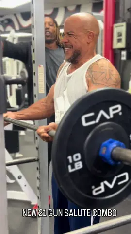 21 gun salute 💪 #theydontdothisatyourgym #phillygym 