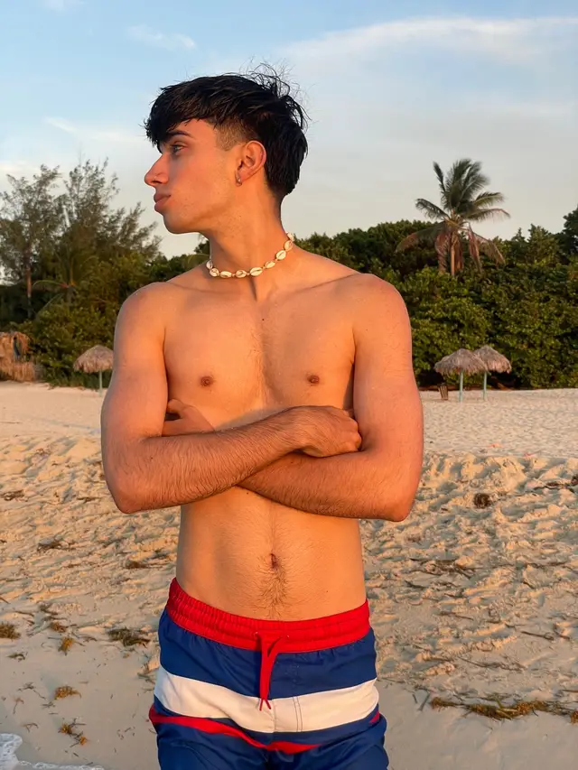 #summerboy #cuteboy #handsomeguy #cubanboy #goldenboy 