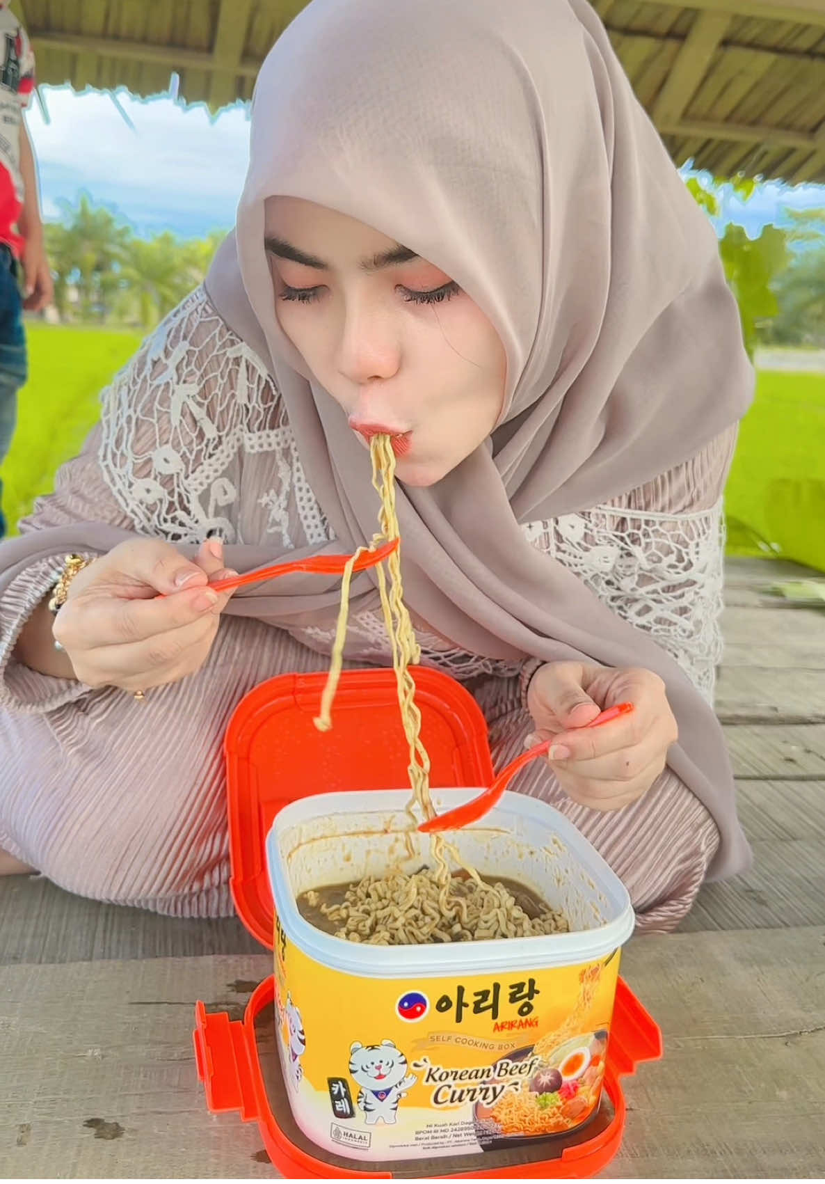 Mie arirang korea pertama x ada di indonesiaa bisa masak tanpa harus pakek api dan kompor!! Hah!! Seriuss?? Cake out di bawahhh 👇🏻👇🏻😳 #fypシ゚ #fypviralシ #fypage #miekorea #arirangselfcooking 