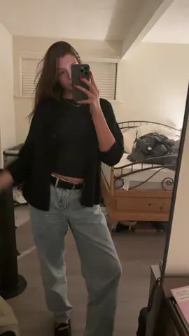 Tuesday work ootd  #fashiontiktok #work #whattowear #workoutfits  @SKIMS @GOOD AMERICAN @Urban Outfitters 