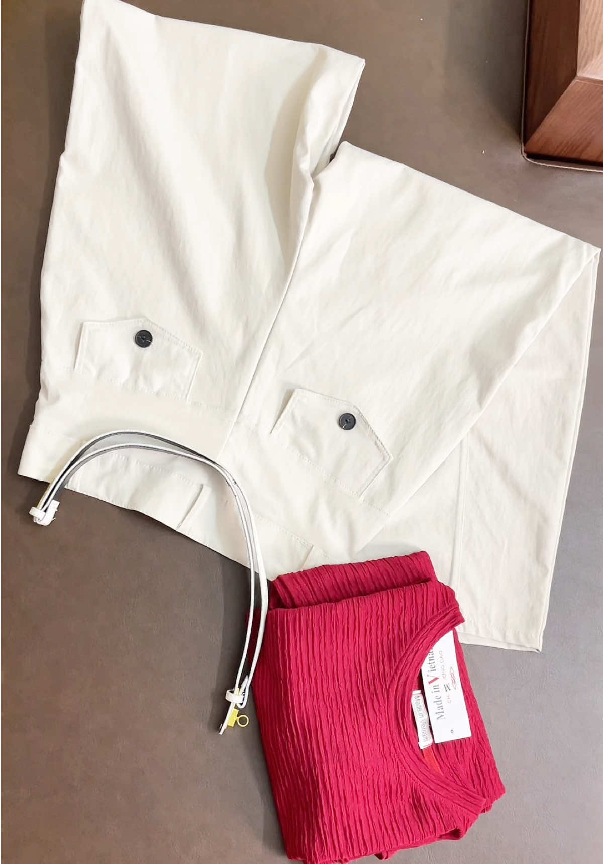 Quần kaki nữ tặng kèm dây lưng. Chiều dài 93cm. #quanchonamlun #quannu #quanbaggy #quandai  @Chic Boutique Nấm #quankaki 