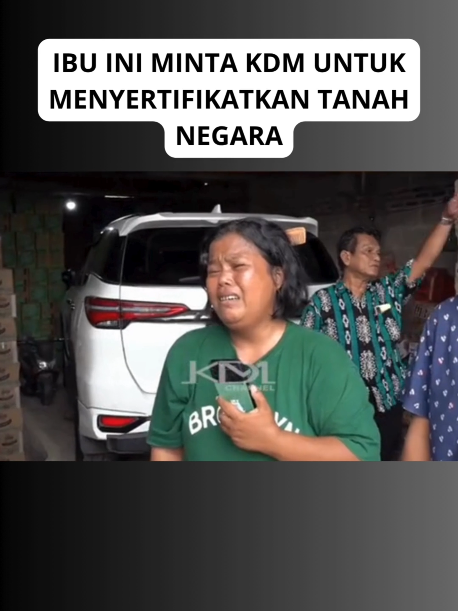 Ibu ini meminta Kang Dedi Mulyadi (KDM) untuk menyertifikatkan tanah negara. Permintaan yang berani, semoga ada solusi terbaik! #KDM #kangdedimulyadi #gubernurjawabarat #KdmCalonRi #kdmforpresiden #kdmpresiden2029 #bapaaing