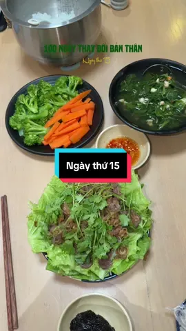Mình chưa tập luyện lại được, mình ăn uống healthy thậm hụt calo là chính. Tuy nhiên mình vẫn phải giữ sữa cho con nên không thể thâm hụt sâu. Mình vẫn cố gắng để duy trì chất lượng sữa bằng cách ăn healthy, sữa đậm và chất lượng lắm! Hiện tại mình vẫn chưa tập luyện lại được, mình vận động bằng mọi cách như chơi với con.  Chế độ ăn quyết định body của mình đến 70% đấy, nên thật sự một chế độ ăn rất quan trọng. 