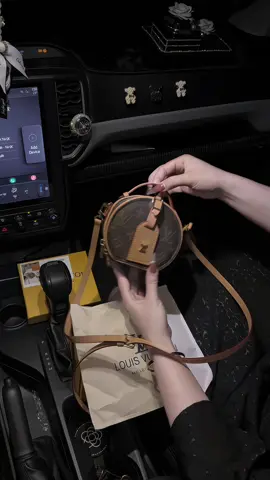 Chiếc túi đựng vừa số tiền em đang có 🥲🥲🥲