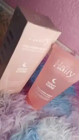 hellow guys nakaka glow cia sa skin sa Gabi nio cia ilalagay 15mins Bago Kau matulog pag gising nio tanggalin nio tapos un glow na Ang skin nio guys eto na hinahanp nio guys check out na ..🧏🧏🧏