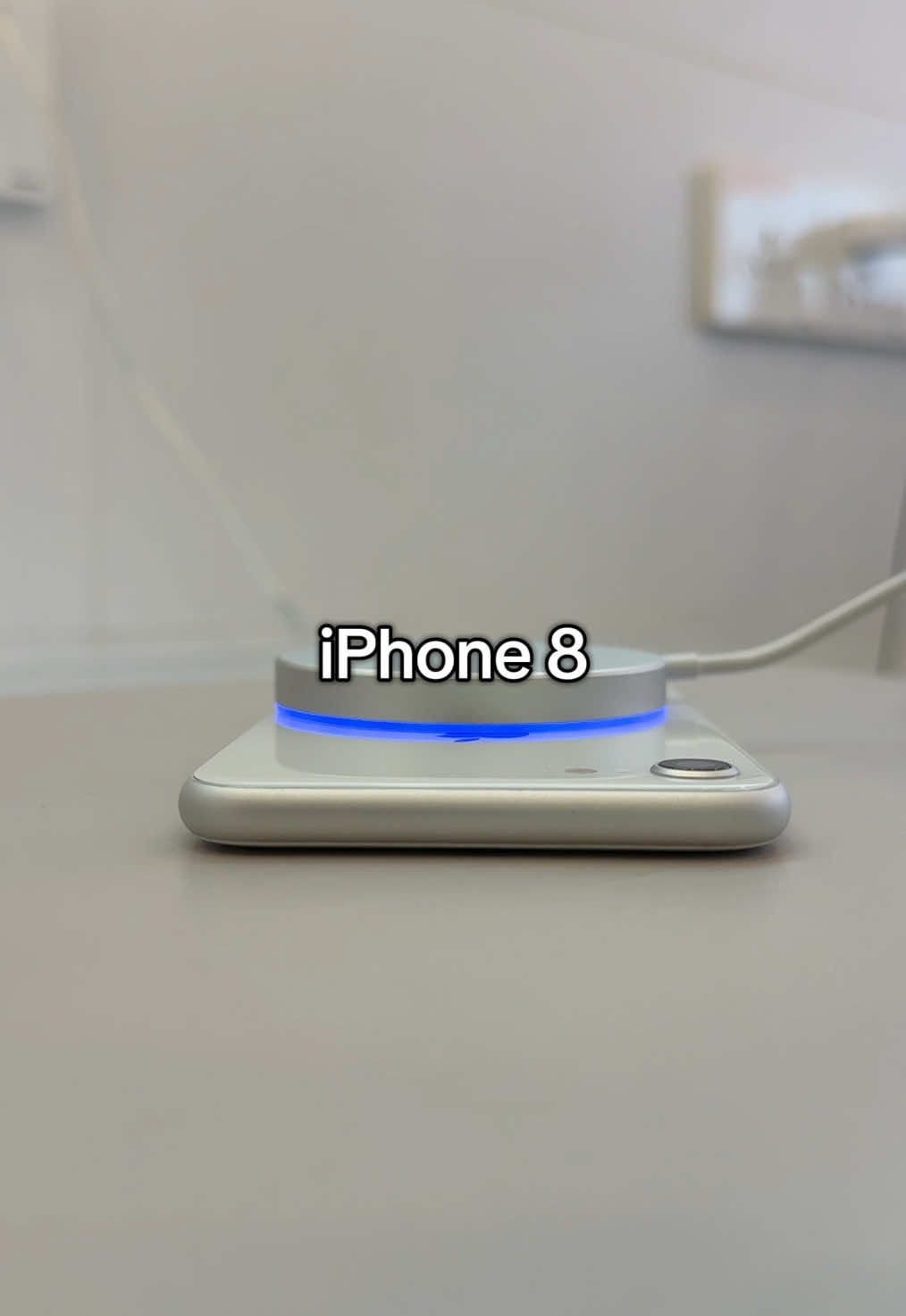 A test of wireless and magnetic charging for iPhones from model 8 through 17(includes base,Pro,Plus,and Pro Max models).#iphone #magsafe #wirelesscharger #charger #magnetic 