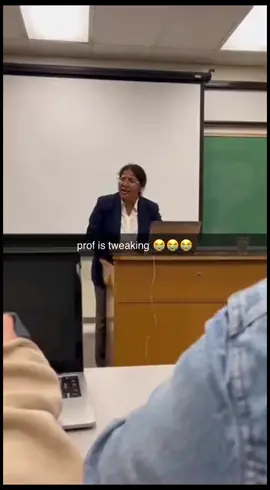 it’s only the first month 😭🙏 is this normal? #college #crashout #chatgpt #lecture #studyhack