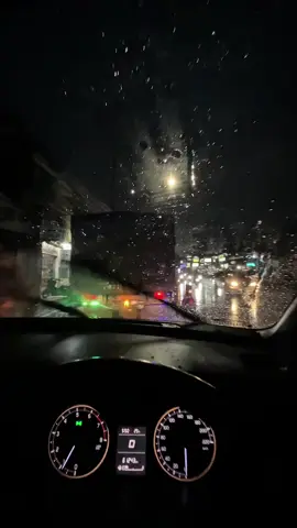 Day 2 nyetir sendiri malam hari ujan dan macet 😩🤣 #newbie #pengemudipemula #nyetirsendiri 