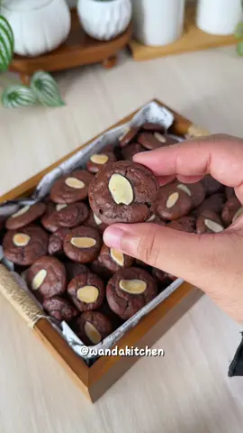 Modal ga sampai 50 ribu bisa jadi 3 toples cemilan yang renyah dan nyoklat banget #brownieskering #resepmudah #resepkue #wandakitchen 