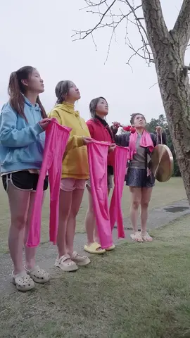 Quần này khó chịu quá