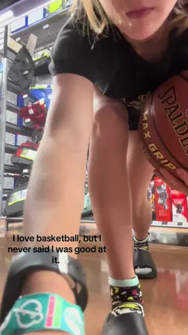 Guys trust i do between the legs way better i jst had to rush  #fyppppppppppp #basketball #viral #goviral #viralvideo 