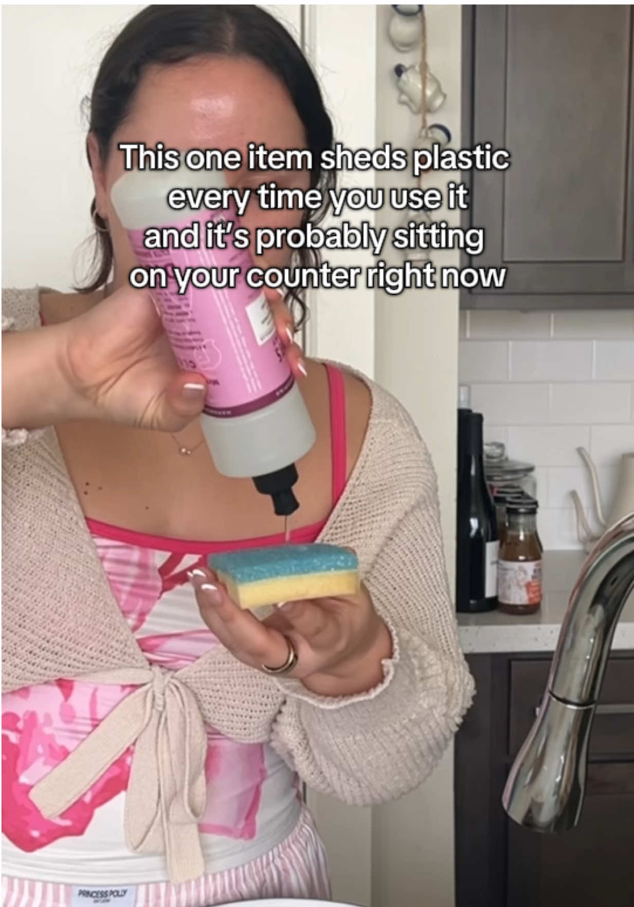 Plastic sponges shed microplastics every time you scrub. They break down fast, trap bacteria, and end up in landfills after just a few weeks. Swapping to a compostable or cellulose sponge means fewer microplastics, less waste, and a tool that actually holds up. It’s a small change with a big impact on your kitchen. 🧽#dishwashing #cleaningtiktok #microplastics #cleaningtips #plasticpollution 