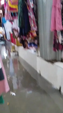 Sala pasar lesepi tambah banjir hujan dikit langsung banjir airnya pasar klampis madura jawatimur