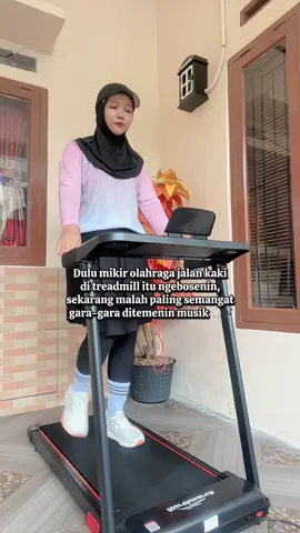 Ternyata kalo ditemenin musik favorite jalan di treadmill gak kerasa monoton lagi Langkah makin semangat keringat ngalir tapi hati Happy Kadang yg bikin olahraga enak tuh bukan alatnya aja tapi suasananya 💃🏽 #treadmillworkout #treadmilldance #treadmill #olahragadirumah #moodbooster 