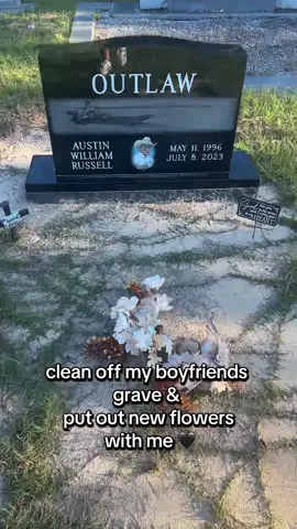 clean off his grave & put out new flowers with me 🖤 #griefandloss 