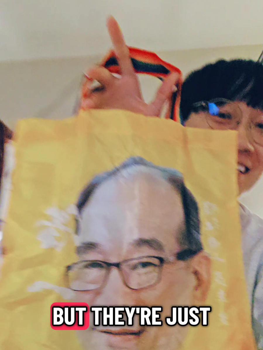 peep my Japan Haul. part 1: Uncle Tote. #Japan #Souvenir #gasha#uncle #funny