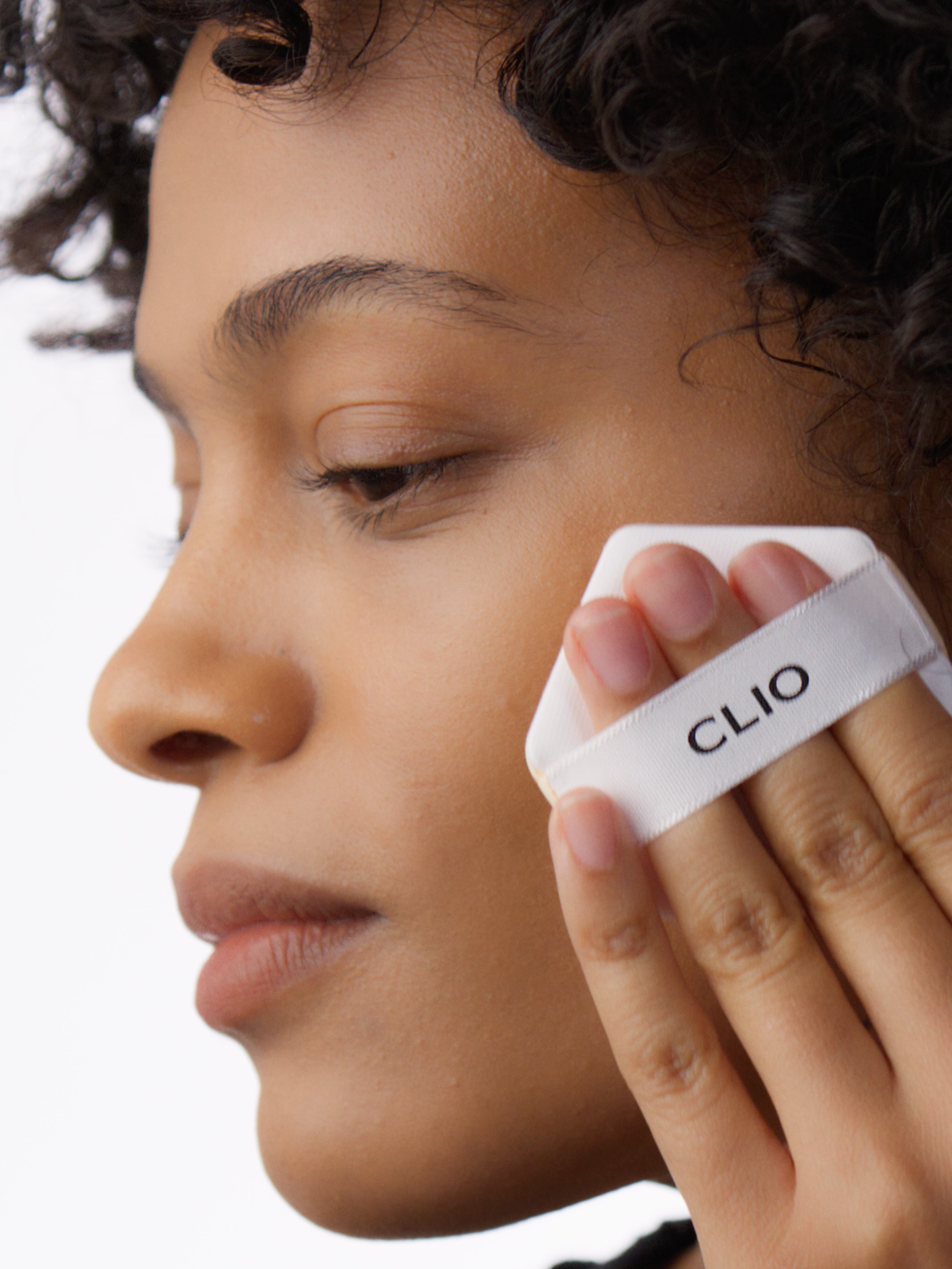 Check out the 𝗕𝗘𝗙𝗢𝗥𝗘 & 𝗔𝗙𝗧𝗘𝗥 of Kill Cover The Original Cushion 🔥 Shades used by the model 🪽 - 34W Experience easy, lightweight coverage that blends seamlessly and smoothly, no matter your skin tone or type. Satin-like finish that balances between matte and soft luminosity ー giving your skin a flawless, velvety appearance. Find your flawless shade with the newly launched 20 shades of Kill Cover Founwear Cushion The Original Check out more details 👉 @cliocosmetics_global SHOP NOW ➡️ Amazon #클리오 #CLIO #クリオ #Killcover #KillcoverTHEORIGINAL #kbeauty #킬커버 #킬커버디오리지널 #amazon