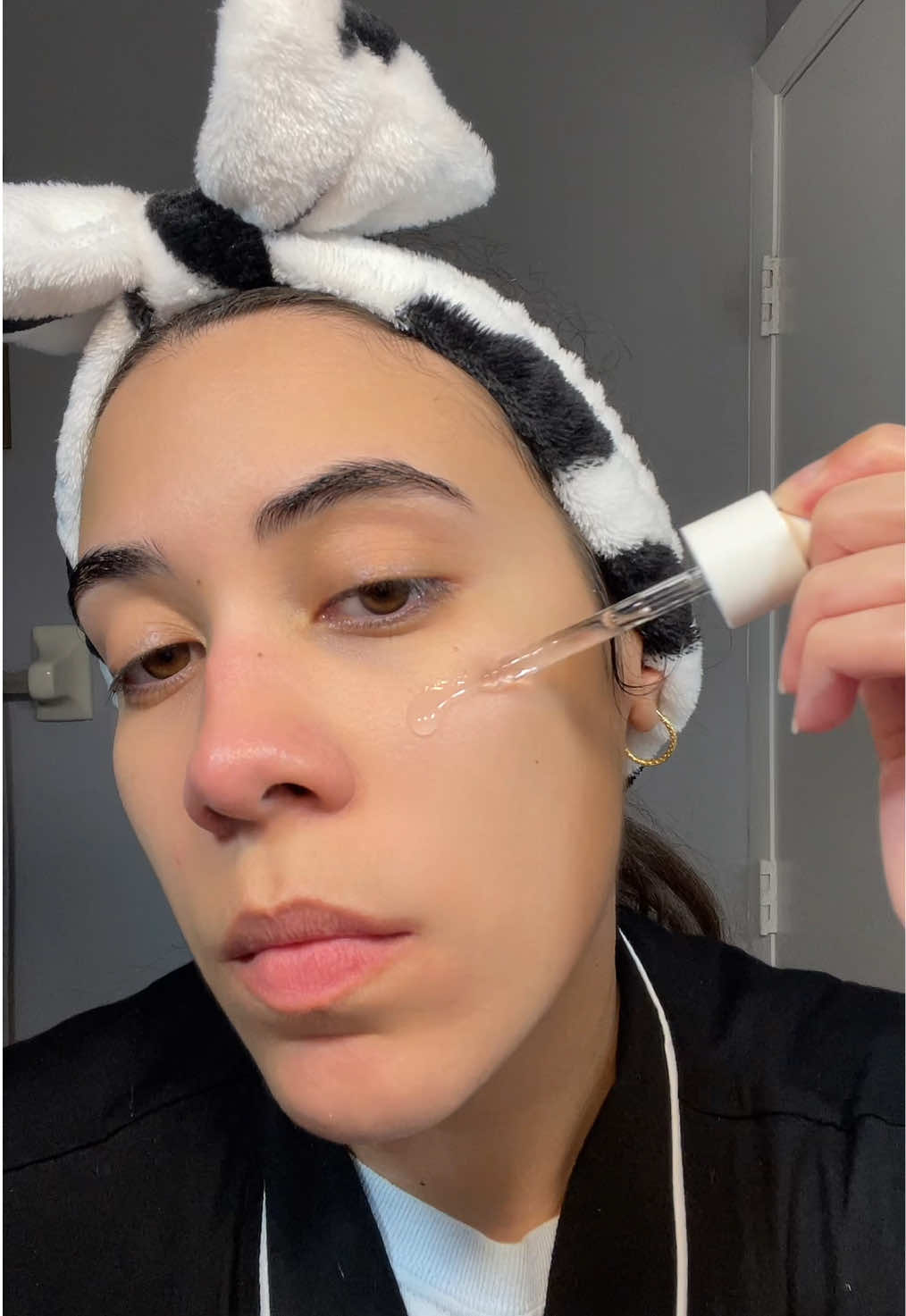 🐄✨ @Good Molecules @Vaseline  #fyp #viral #skincare #skincareroutine #nighttimeroutine 