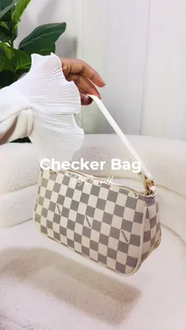 Checker Bag by Oowinkk 