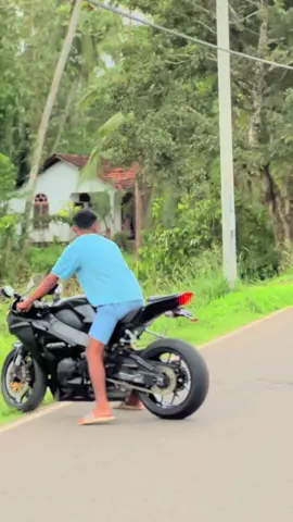 හෙමින් යන එවා 🐰🩶 #onthisday #fypシ゚ #cbr1000rr #mvagusta #highlight @Charith Keshan 