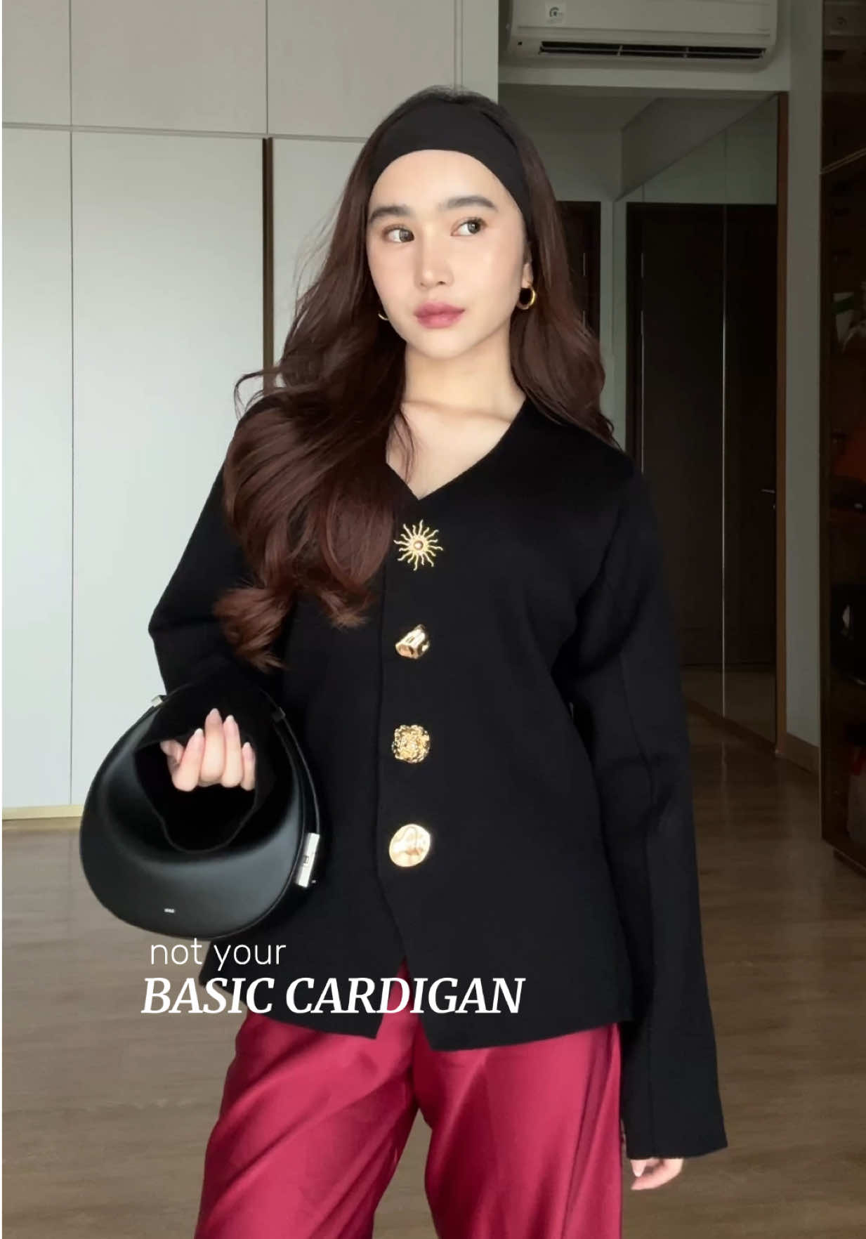 Not your basic cardigan, lucu bgt buttonsnya ❤️