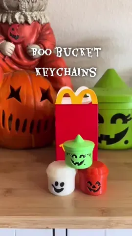 My fave Hallowee find - boo bucket fidget keychains!! I have been using mine as bag charms and LOVE them!  #boobucket #halloween #spookyseason 