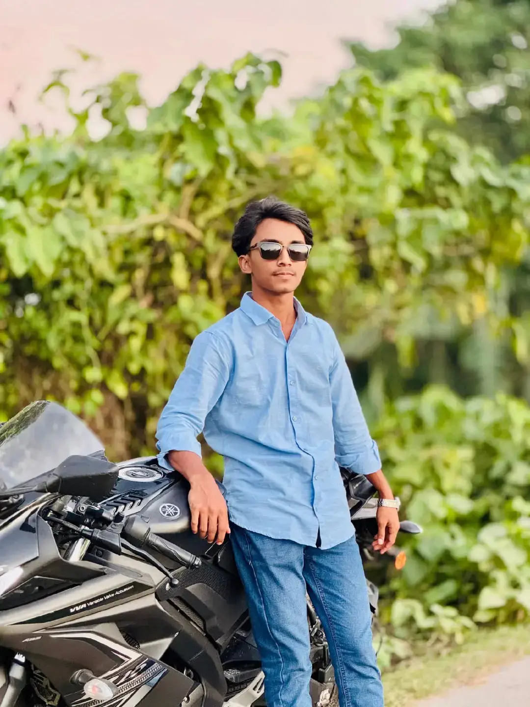 #everyone #friend 🥵 #r15v3 🏍️  #outfit cowok Berwarna #1millionaudition 