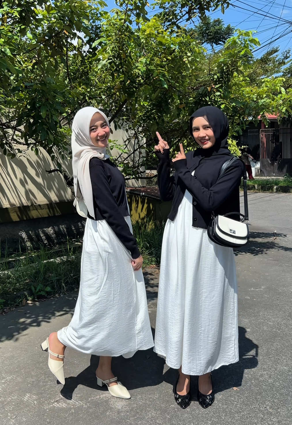 Today outfit, one set dress with bestie🫣🫶🏻 #clairearvia #arvia #outfitideas #oneset #dress 